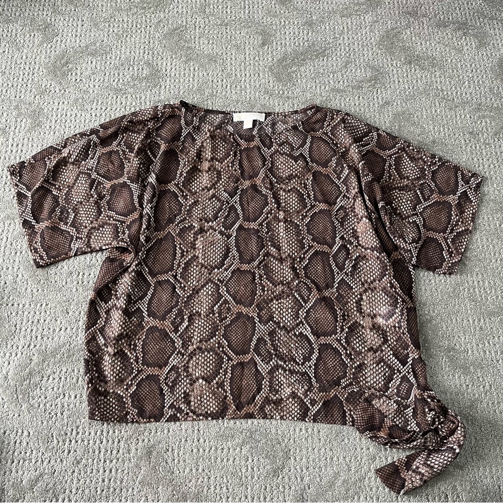 EUC Women's Michael Kors Short Sleeve Blouse size Medium Snake Print
